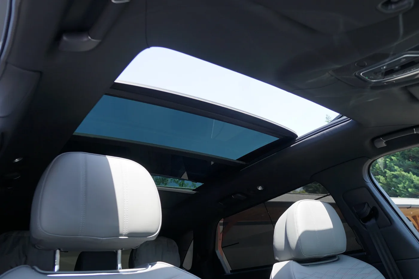 2025 Bentley Bentayga EWB Mulliner angeboten von einer Vertragshändlergruppe in Ripley, Vereinigtes Königreich, Foto 18 von 25