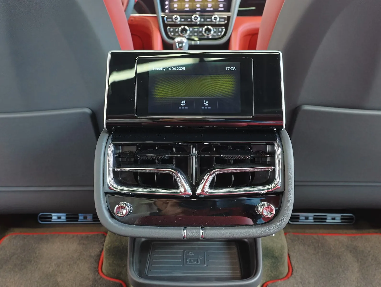 2025 Bentley Bentayga EWB, 14/19