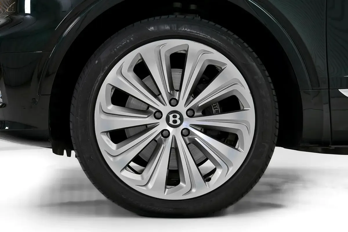 2025 Bentley Bentayga EWB, 8/12