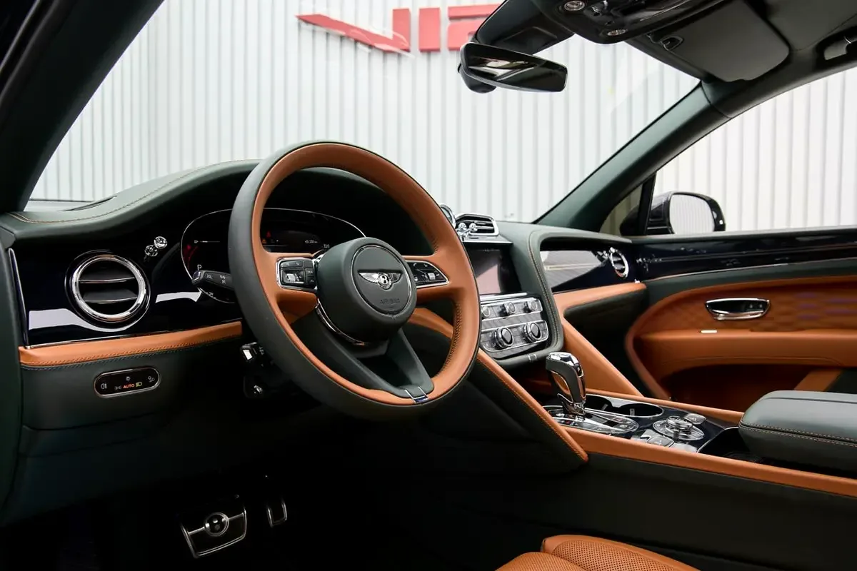 2025 Bentley Bentayga EWB, 9/12