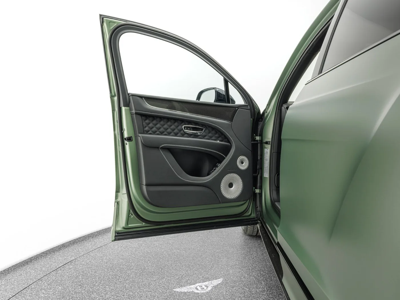 2025 Bentley Bentayga S proposée par un concessionnaire spécialisé à Böblingen, Allemagne, photo 8 sur 15