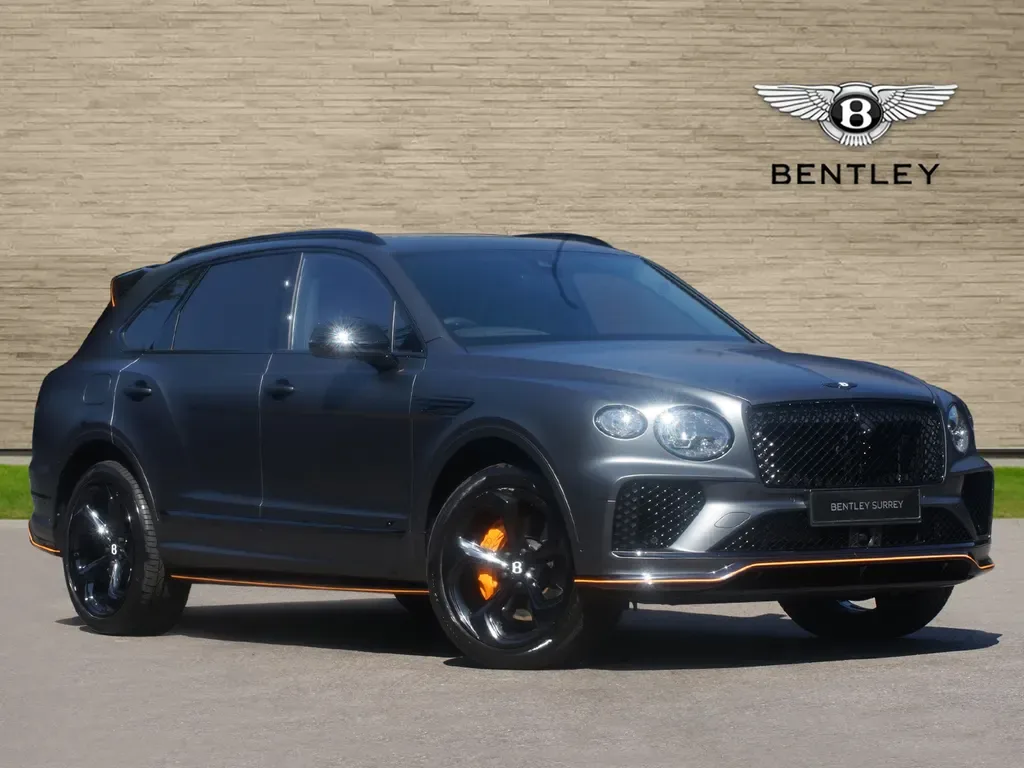 2025 Bentley Bentayga S proposée par un groupe de concessions agréées à Ripley, Royaume-Uni, photo principale