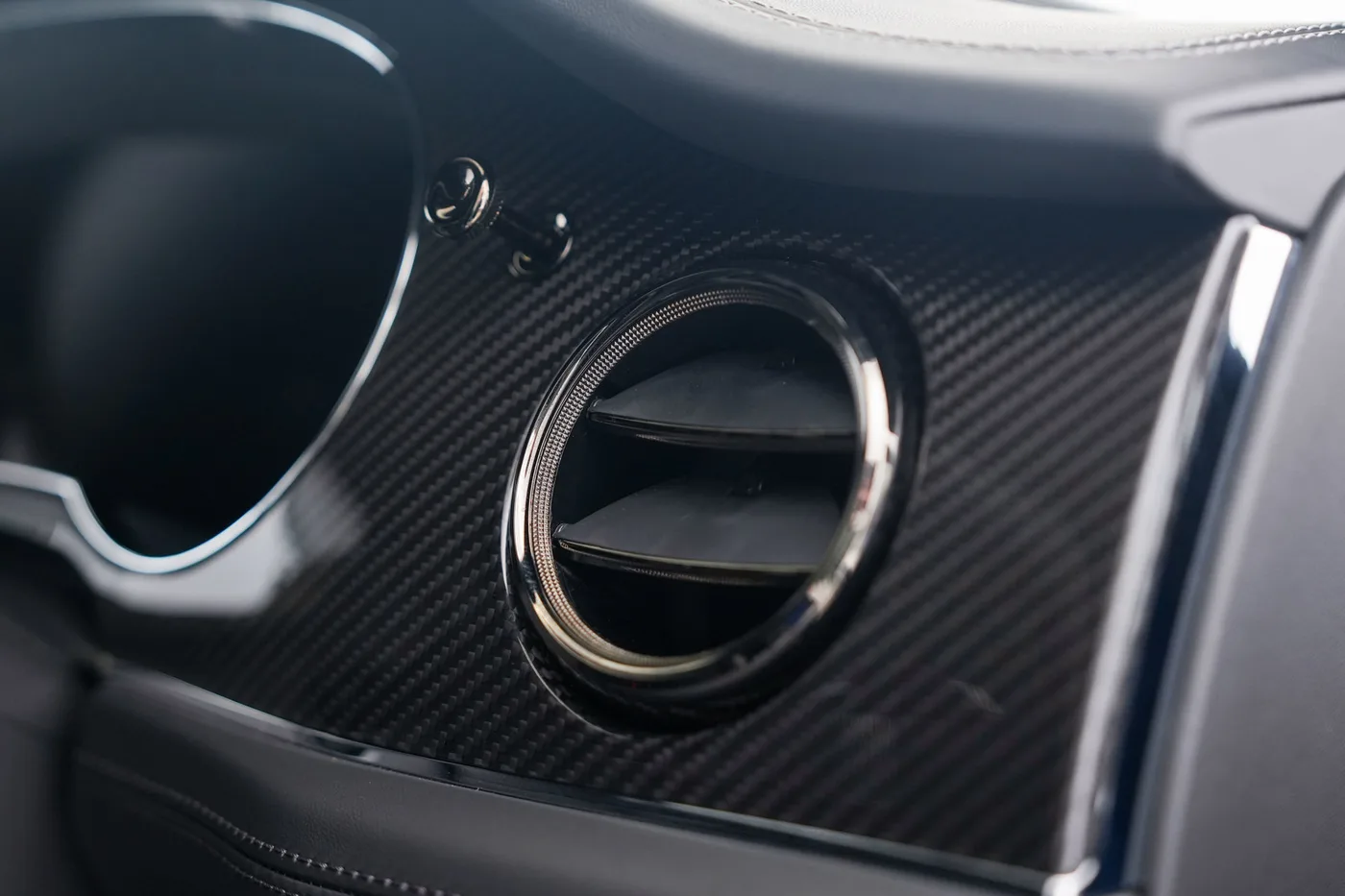 2025 Bentley Bentayga Speed offered by a franchised dealer group in Hatfield, United Kingdom, photo 18 of 25