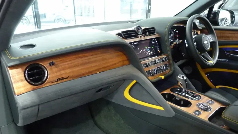 2025 Bentley Bentayga Speed, 3/28