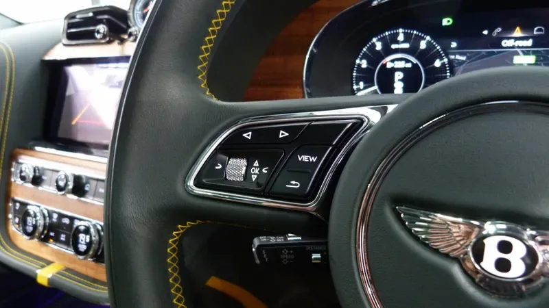 2025 Bentley Bentayga Speed, 23/28
