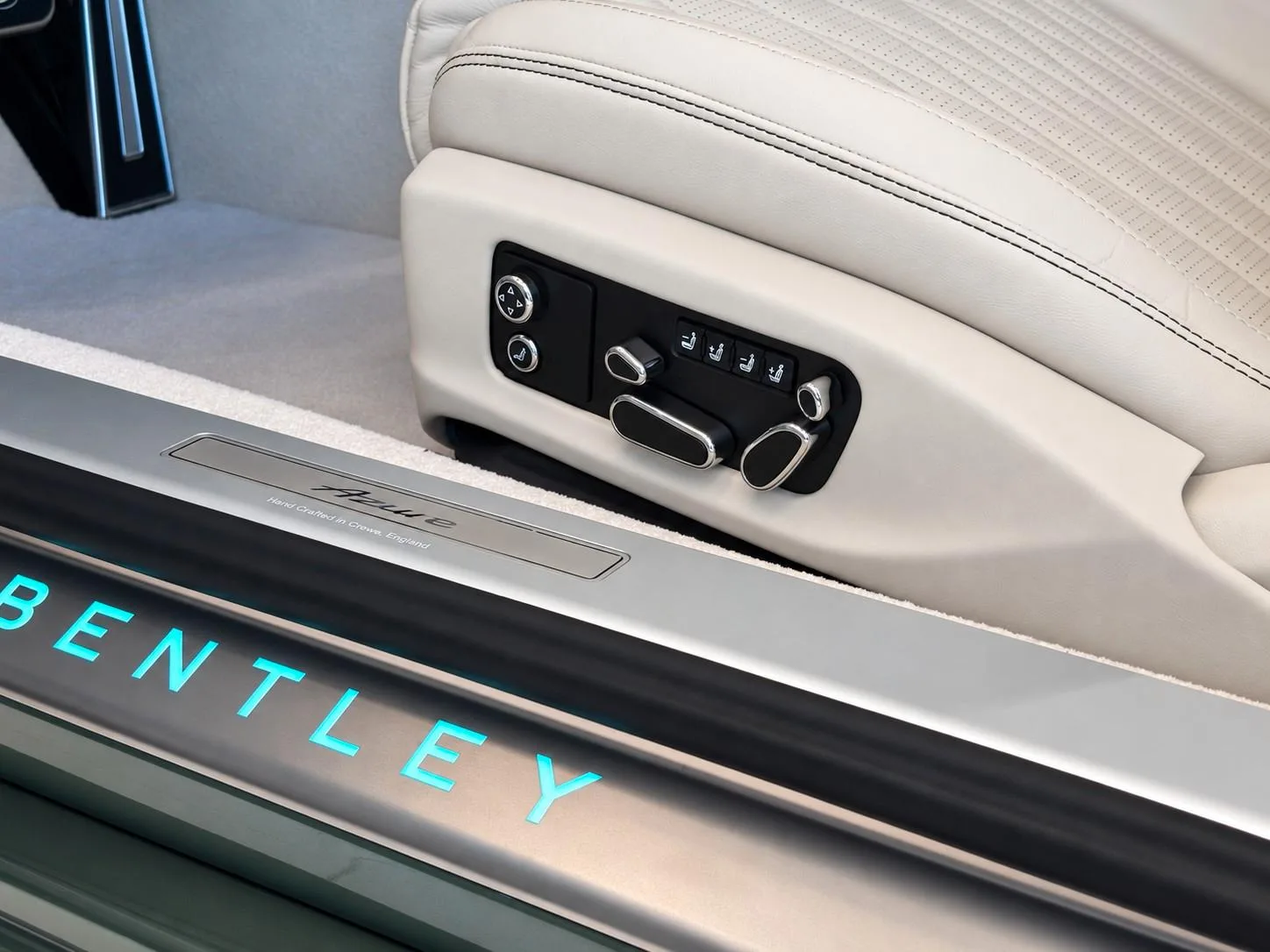2025 Bentley Continental GT Azure, 21/30