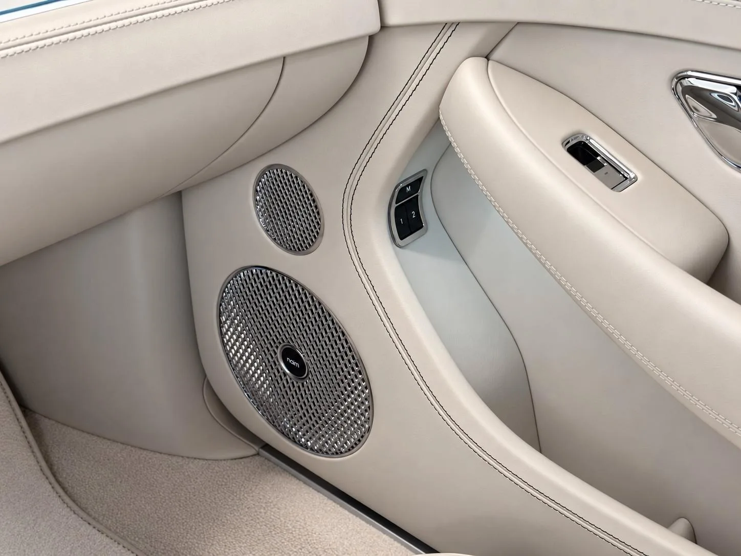 2025 Bentley Continental GT Azure, 22/30