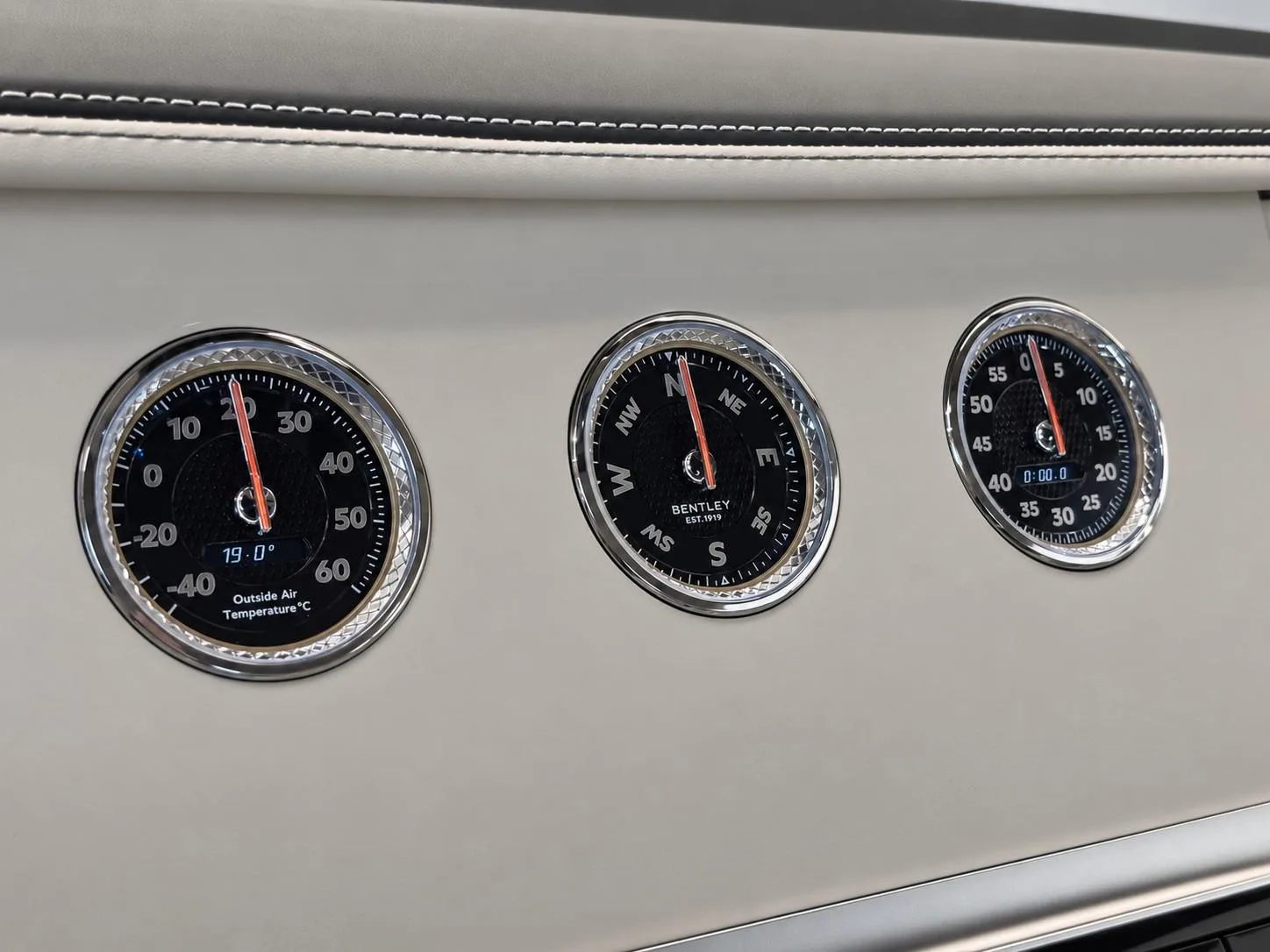 2025 Bentley Continental GT Azure, 29/30
