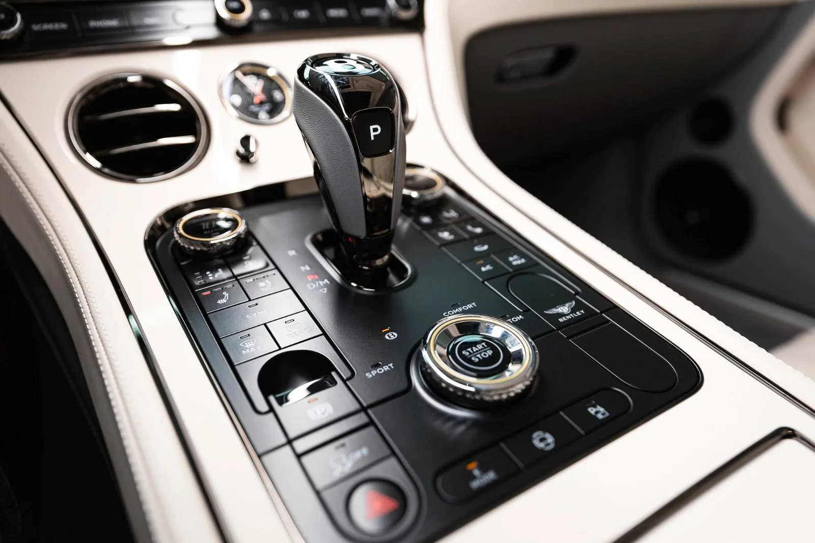 2025 Bentley Continental GT Azure, 16/29
