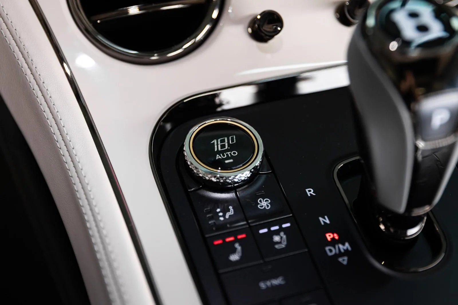 2025 Bentley Continental GT Azure, 18/29