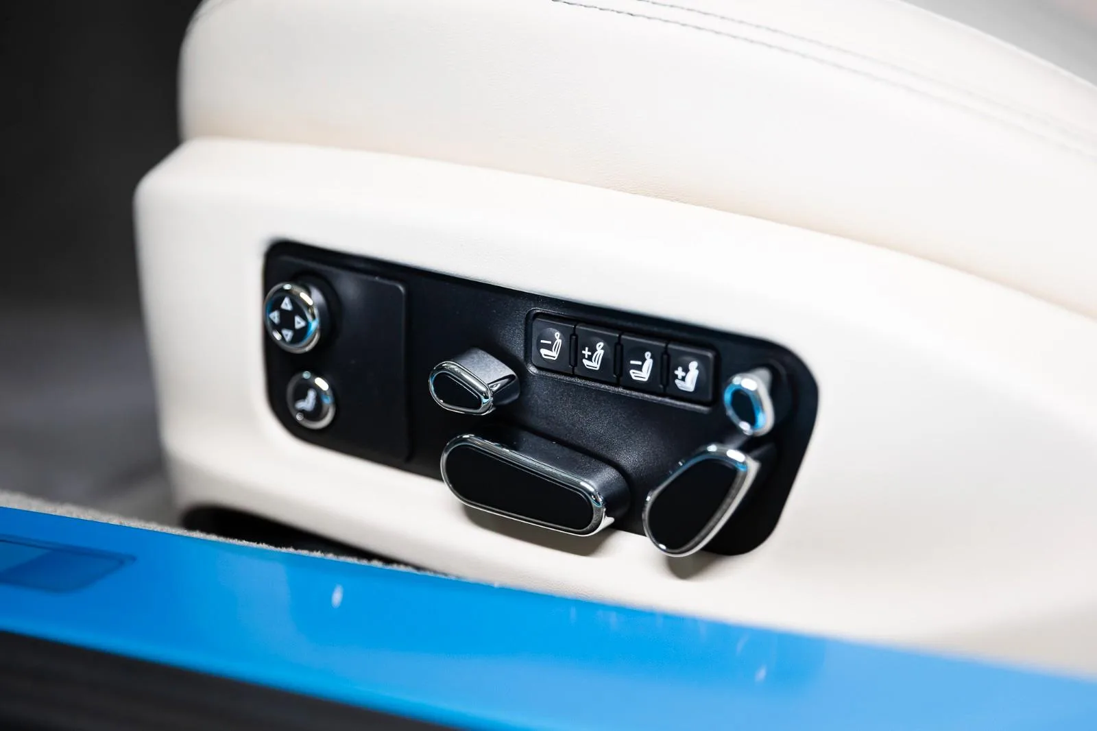 2025 Bentley Continental GT Azure, 24/29