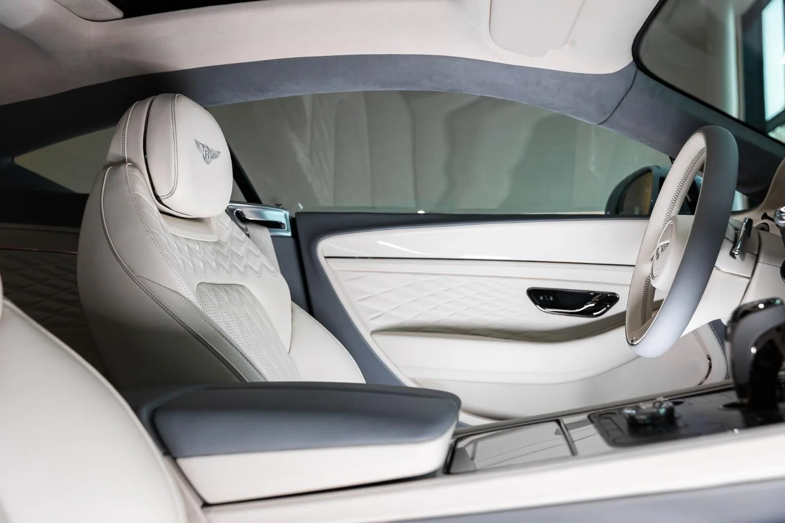 2025 Bentley Continental GT Azure, 25/29