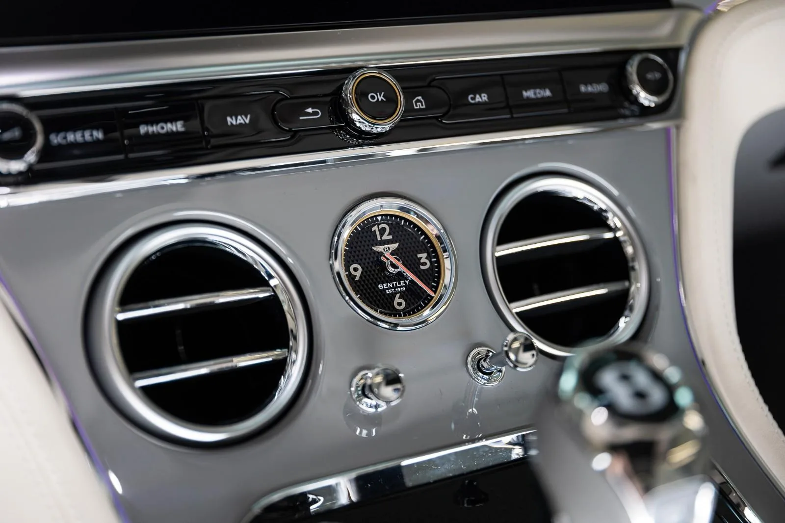 2025 Bentley Continental GT Azure, 18/30