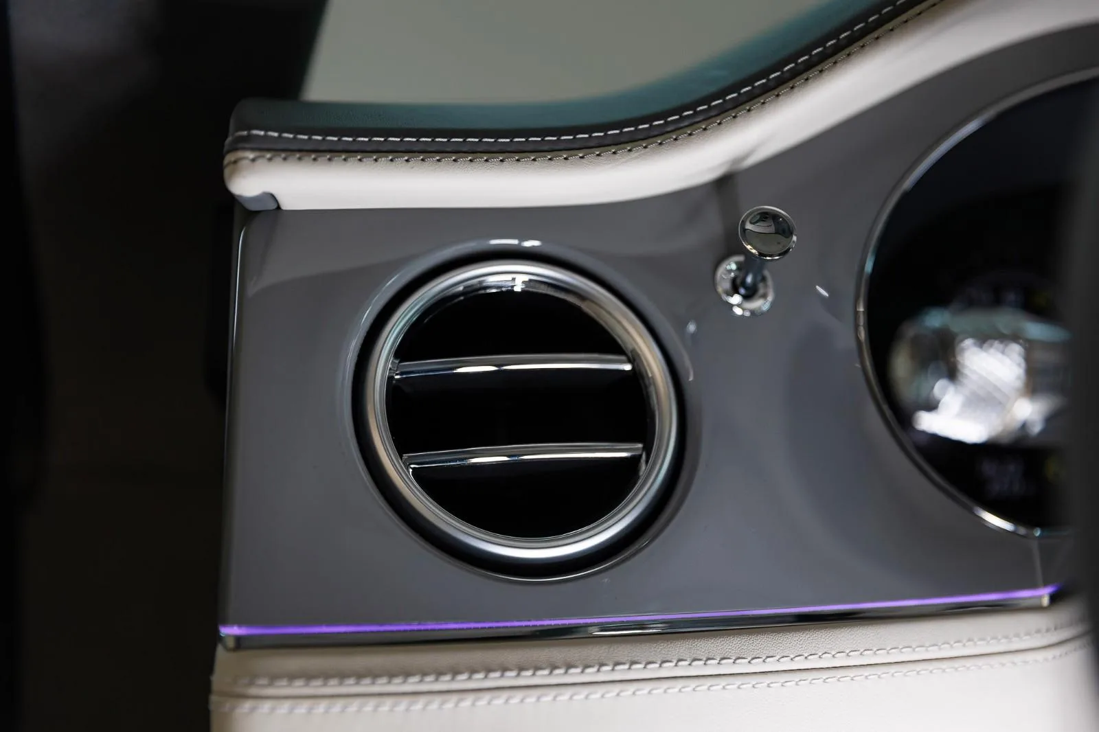 2025 Bentley Continental GT Azure, 23/30