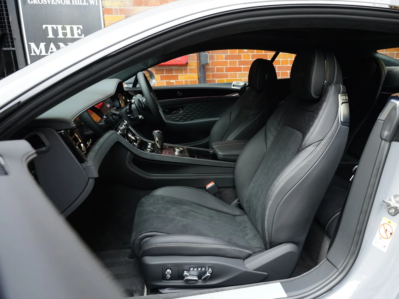2025 Bentley Continental GT proposée par un groupe de concessions agréées à London, Royaume-Uni, photo 2 sur 25