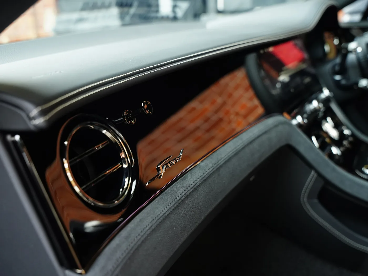 2025 Bentley Continental GT proposée par un groupe de concessions agréées à London, Royaume-Uni, photo 22 sur 25