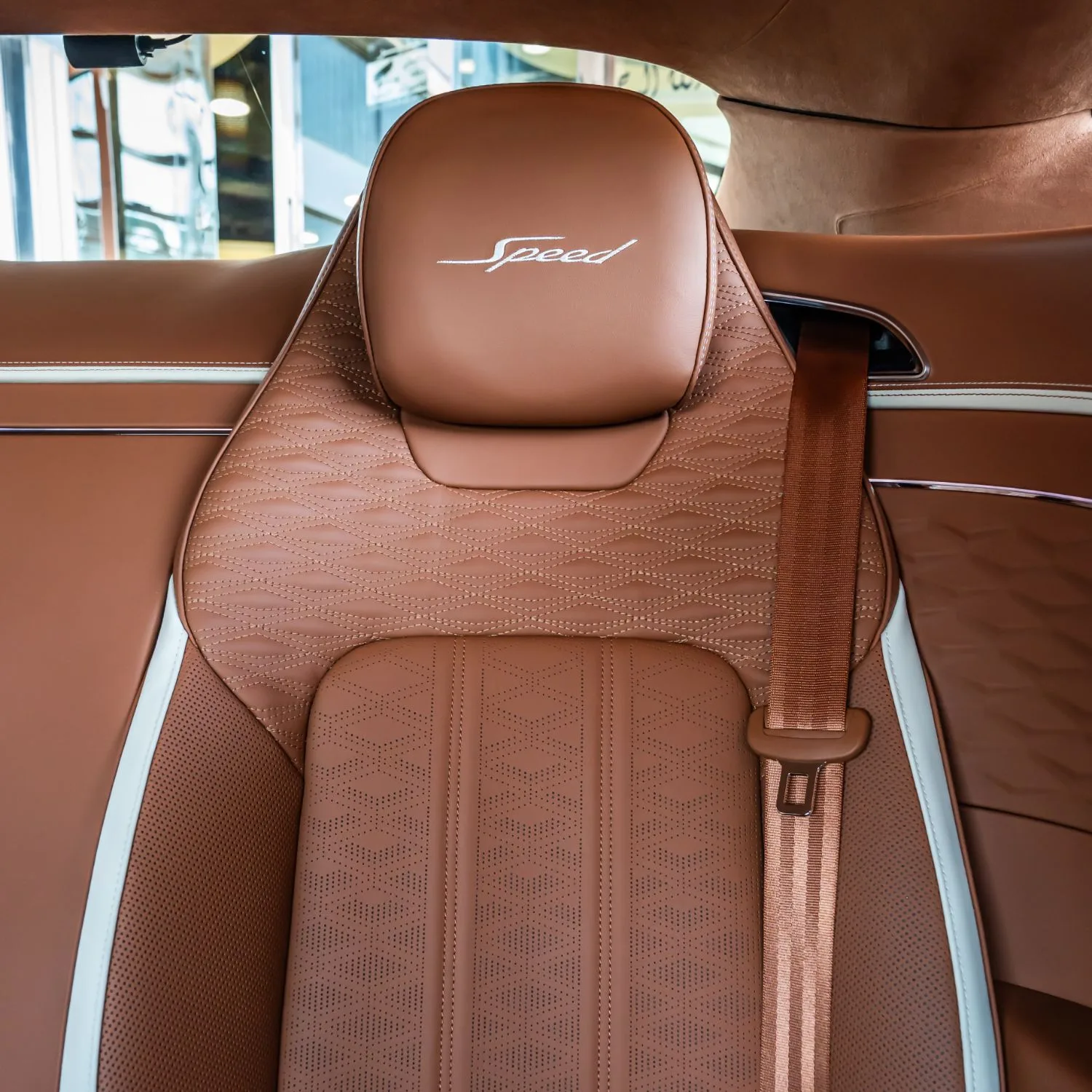 2025 Bentley Continental GT Speed offered by a specialist dealer in Dubai, United Arab Emirates, photo 10 of 18