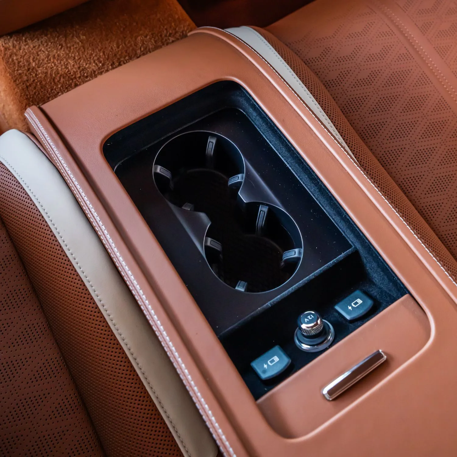 2025 Bentley Continental GT Speed offered by a specialist dealer in Dubai, United Arab Emirates, photo 16 of 18