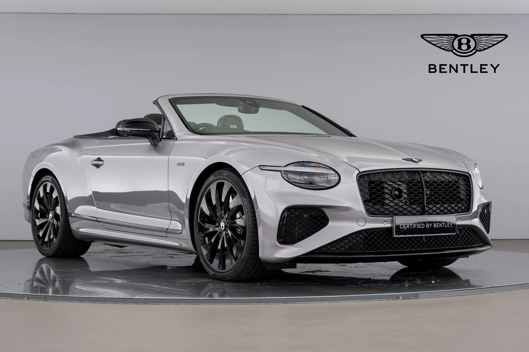2025 Bentley Continental GTC proposée par un groupe de concessions agréées à Hatfield, Royaume-Uni, photo principale