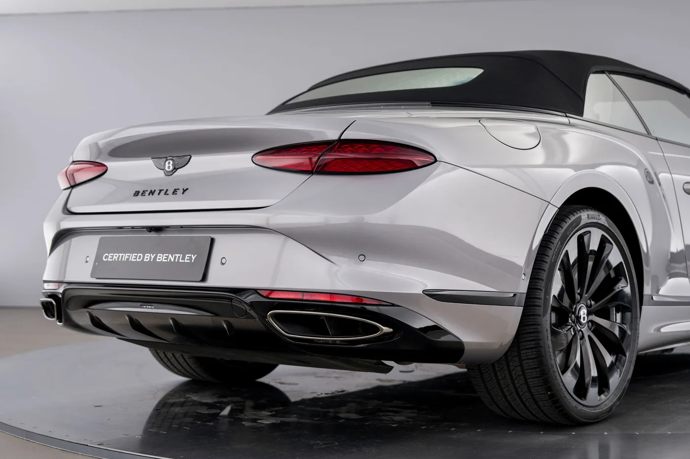 2025 Bentley Continental GTC offered by a franchised dealer group in Hatfield, United Kingdom, photo 18 of 25