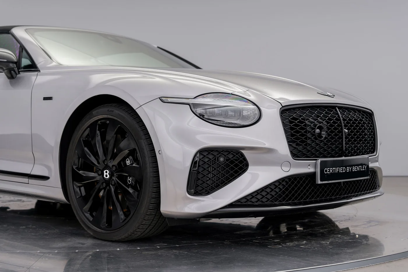 2025 Bentley Continental GTC offered by a franchised dealer group in Hatfield, United Kingdom, photo 25 of 25