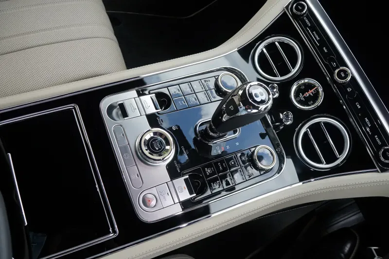 2025 Bentley Continental GTC, 14/30