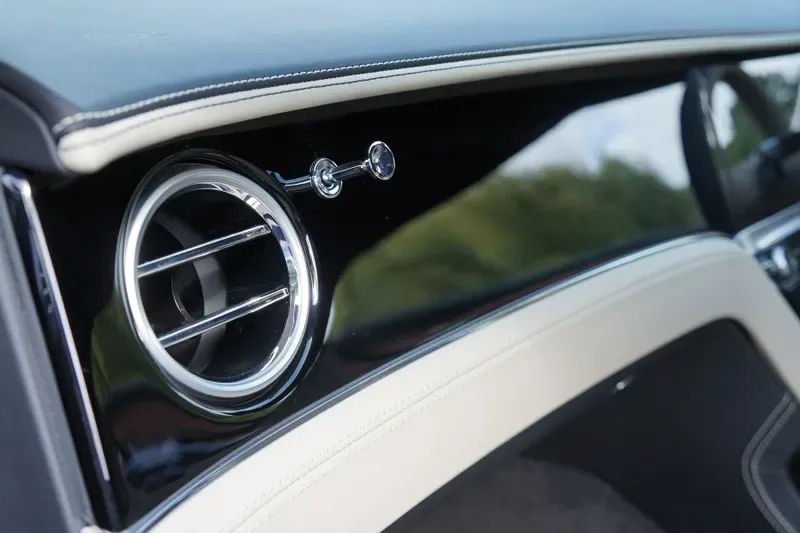 2025 Bentley Continental GTC, 19/30