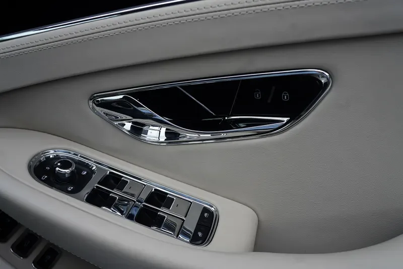 2025 Bentley Continental GTC, 27/30