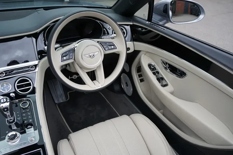 2025 Bentley Continental GTC, 28/30