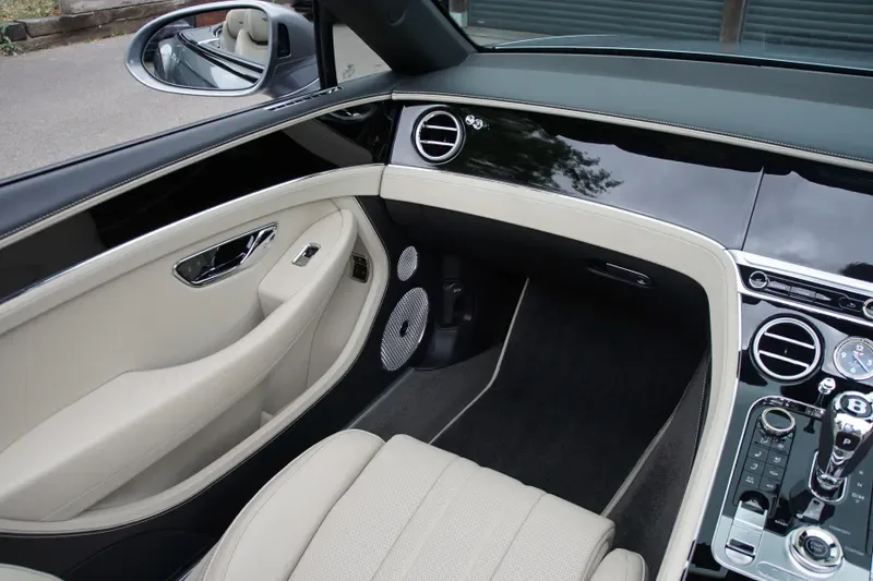 2025 Bentley Continental GTC, 29/30