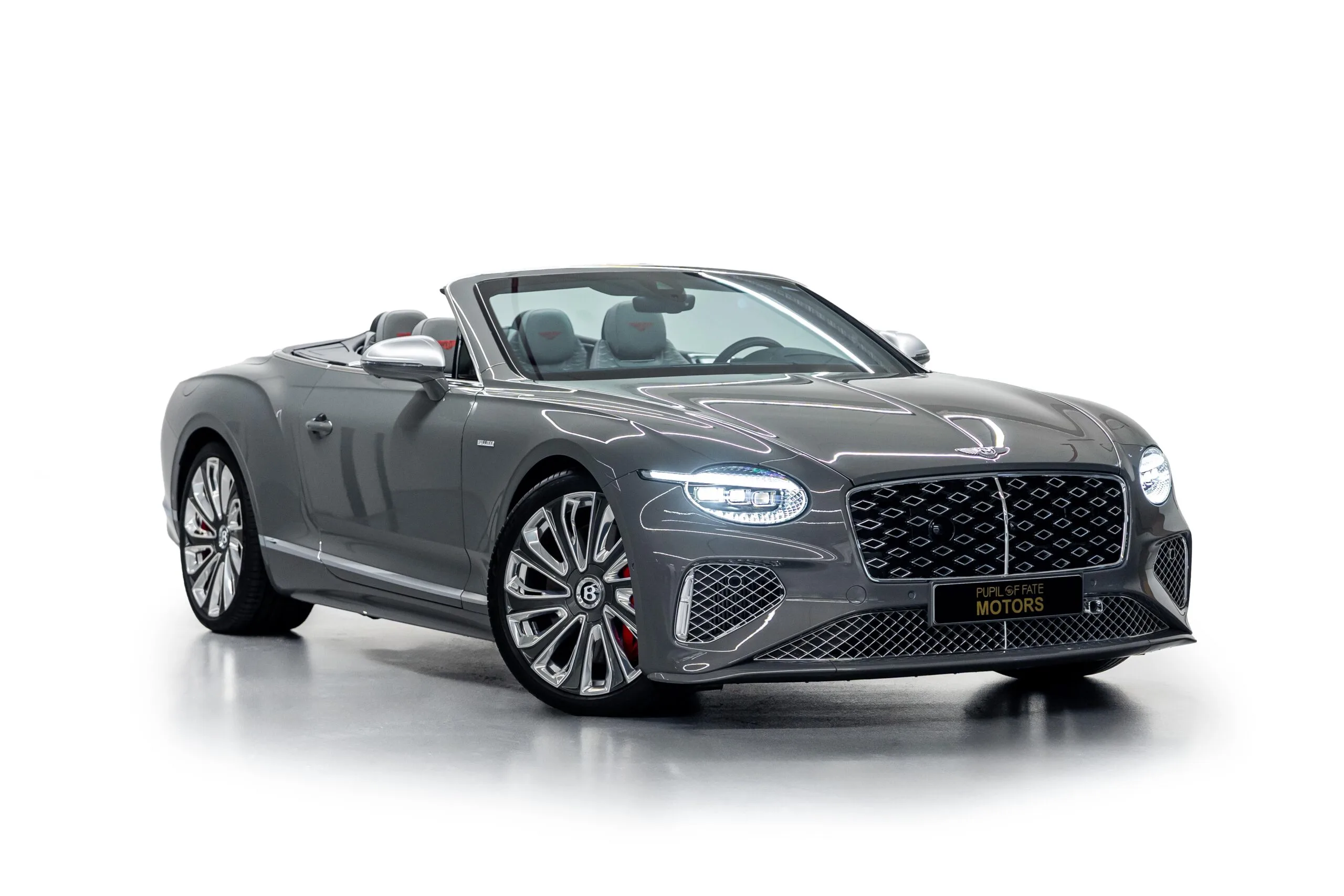 2025 Bentley Continental GTC Mulliner proposée par un concessionnaire spécialisé à Dubaï, Émirats arabes unis, photo principale