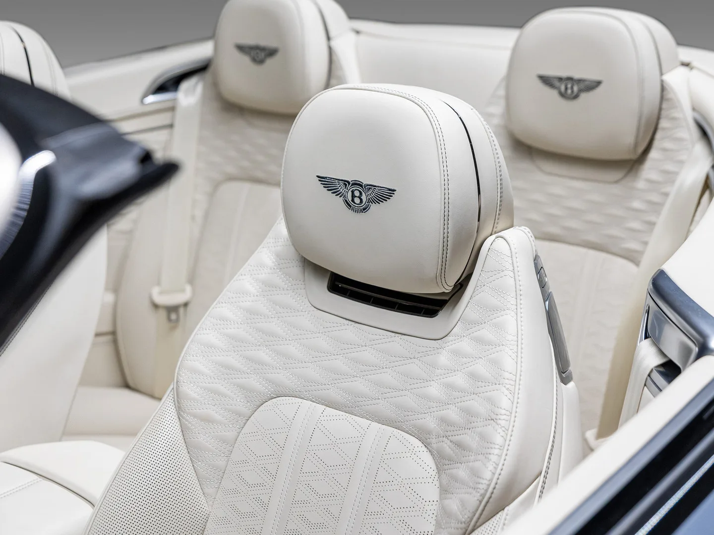 2025 Bentley Continental GTC Speed V8 Hybrid, 16/30