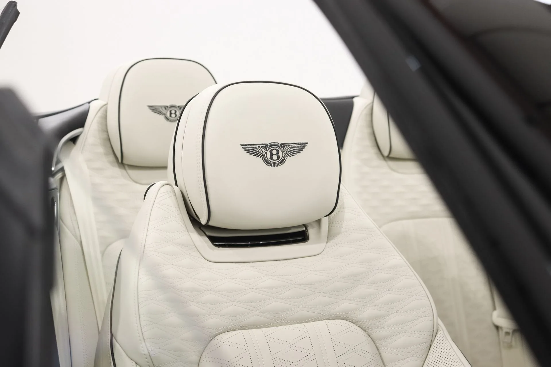 2025 Bentley Continental GTC Speed, 8/21