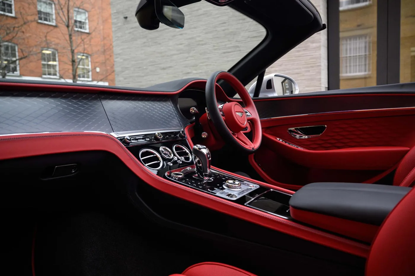 2025 Bentley Continental GTC Speed angeboten von einer Vertragshändlergruppe in London, Vereinigtes Königreich, Foto 2 von 25