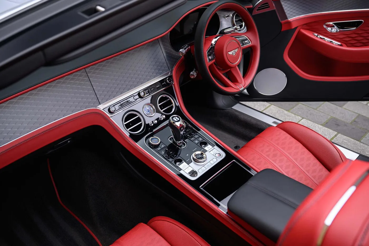 2025 Bentley Continental GTC Speed angeboten von einer Vertragshändlergruppe in London, Vereinigtes Königreich, Foto 15 von 25