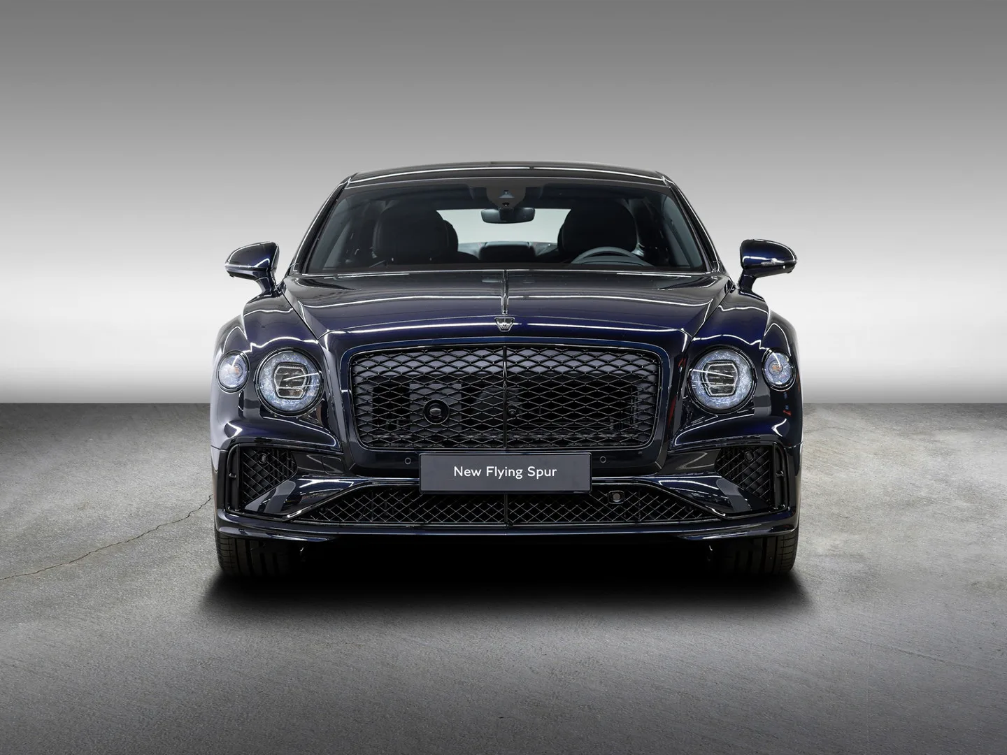 2025 Bentley Flying Spur Black Edition, 2/30