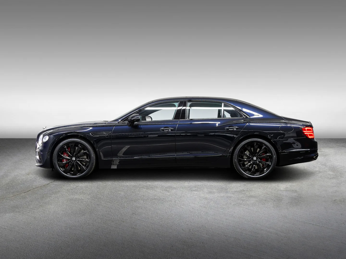 2025 Bentley Flying Spur Black Edition, 7/30