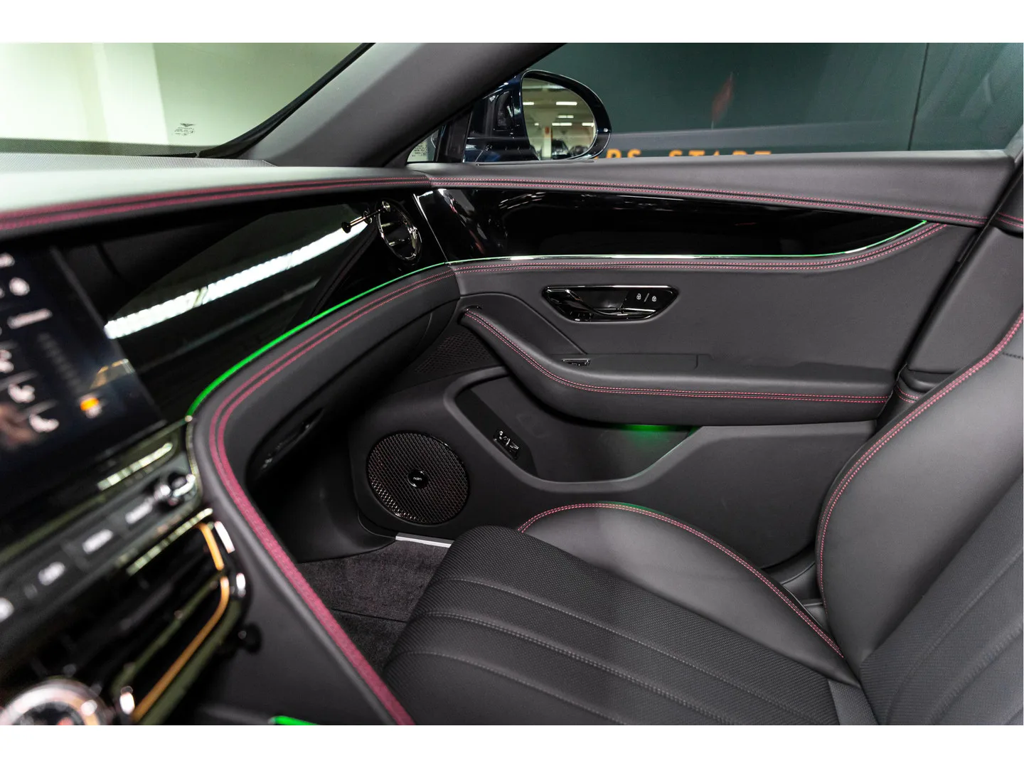 2025 Bentley Flying Spur Black Edition, 28/30