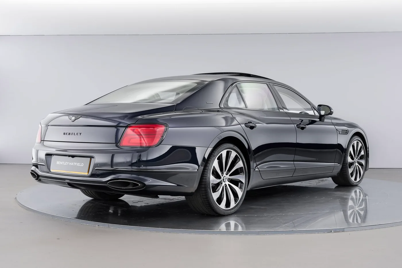 2025 Bentley Flying Spur offered by a franchised dealer group in Hatfield, United Kingdom, photo 5 of 25