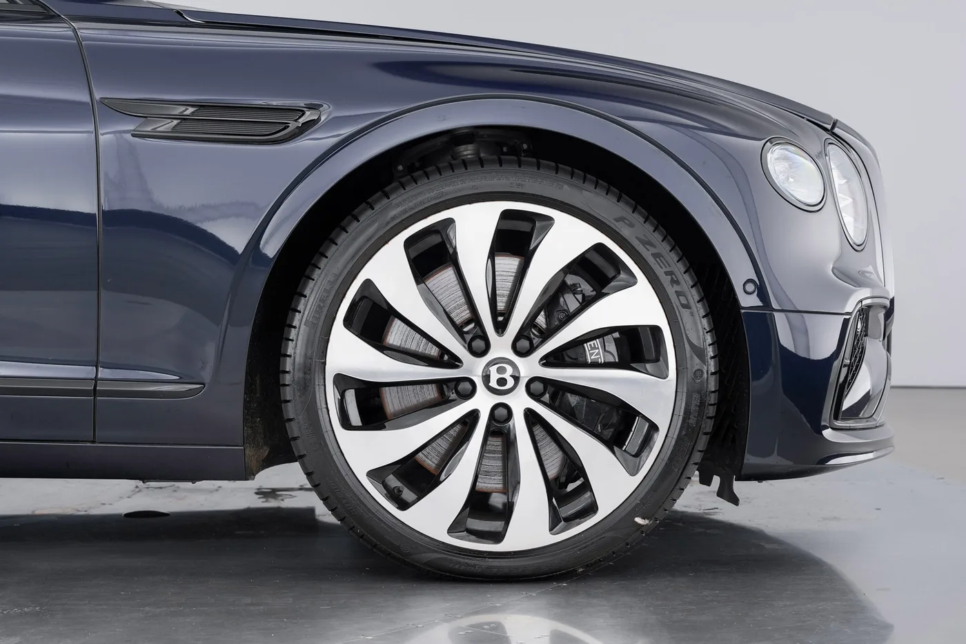 2025 Bentley Flying Spur offered by a franchised dealer group in Hatfield, United Kingdom, photo 7 of 25