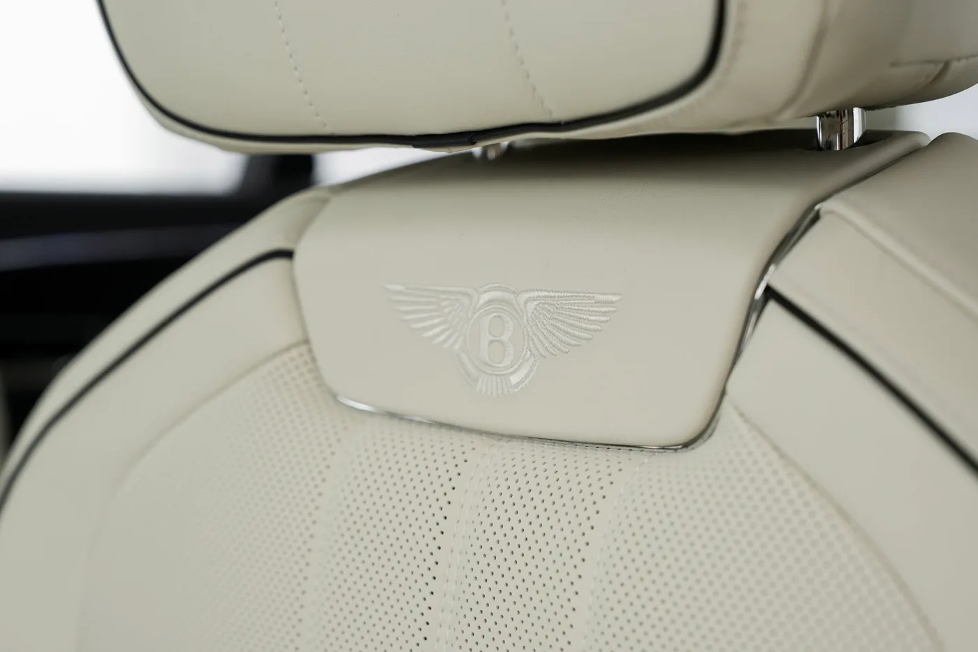 2025 Bentley Flying Spur offered by a franchised dealer group in Hatfield, United Kingdom, photo 11 of 25