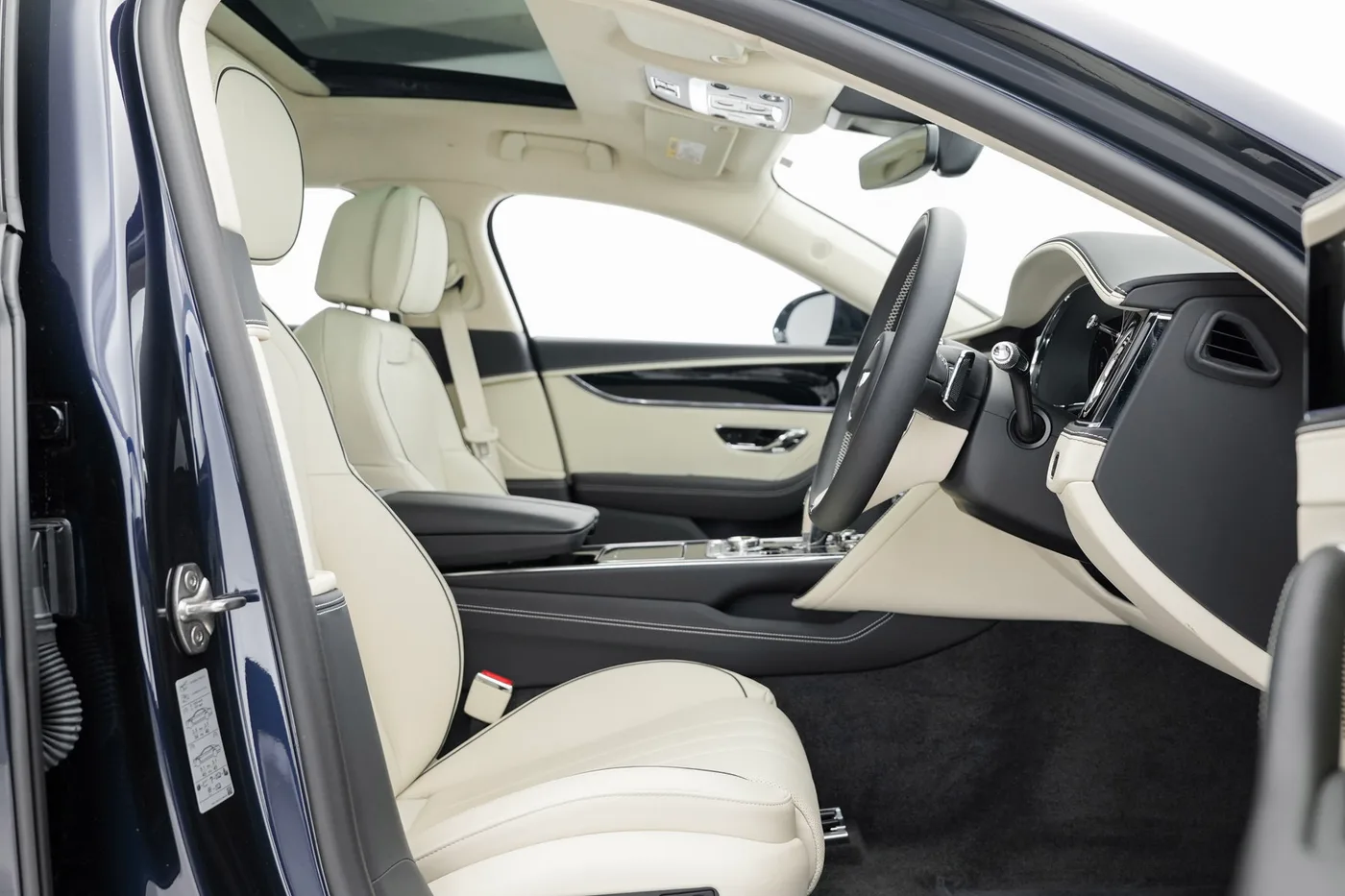 2025 Bentley Flying Spur offered by a franchised dealer group in Hatfield, United Kingdom, photo 16 of 25
