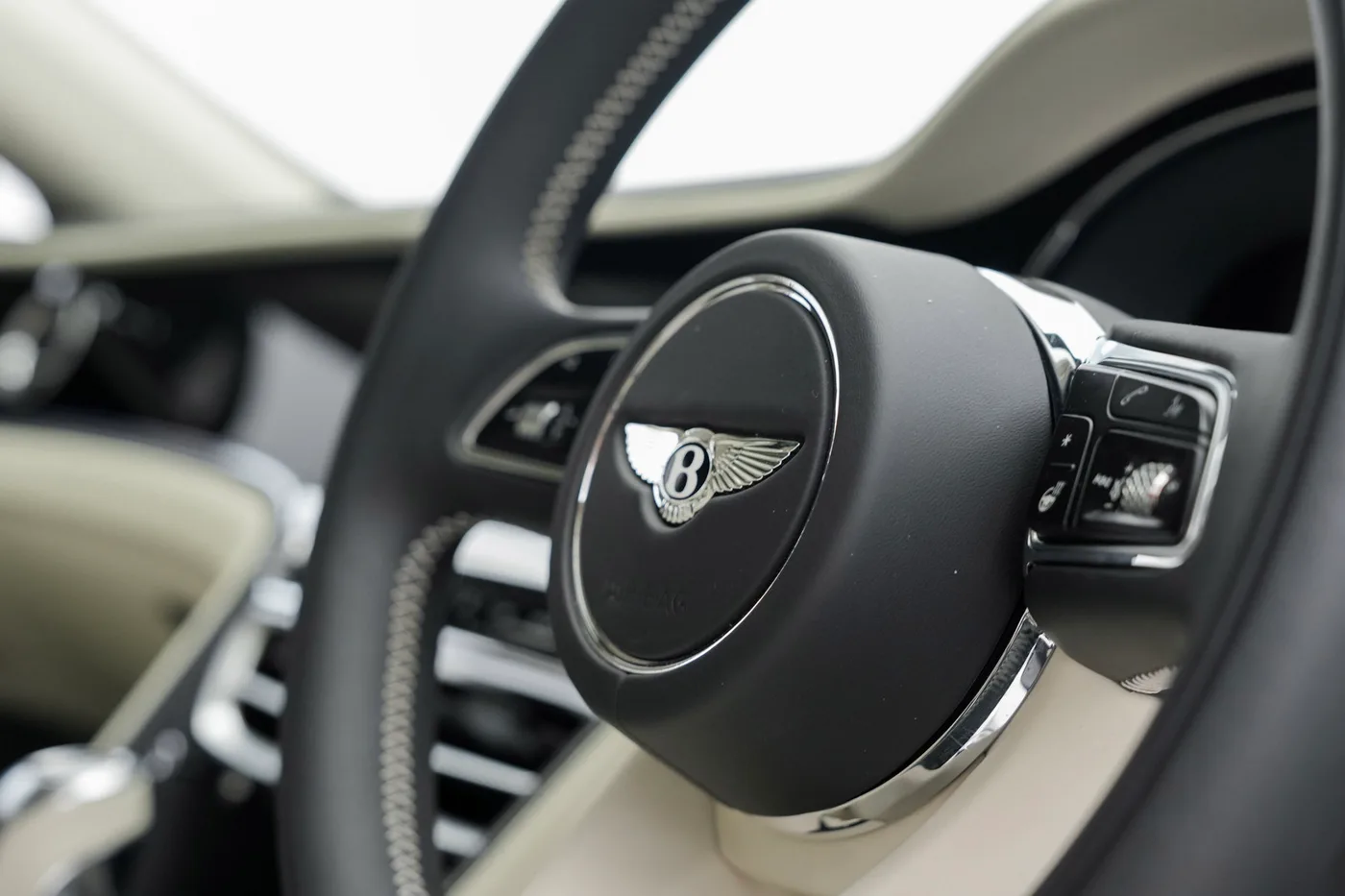 2025 Bentley Flying Spur offered by a franchised dealer group in Hatfield, United Kingdom, photo 19 of 25