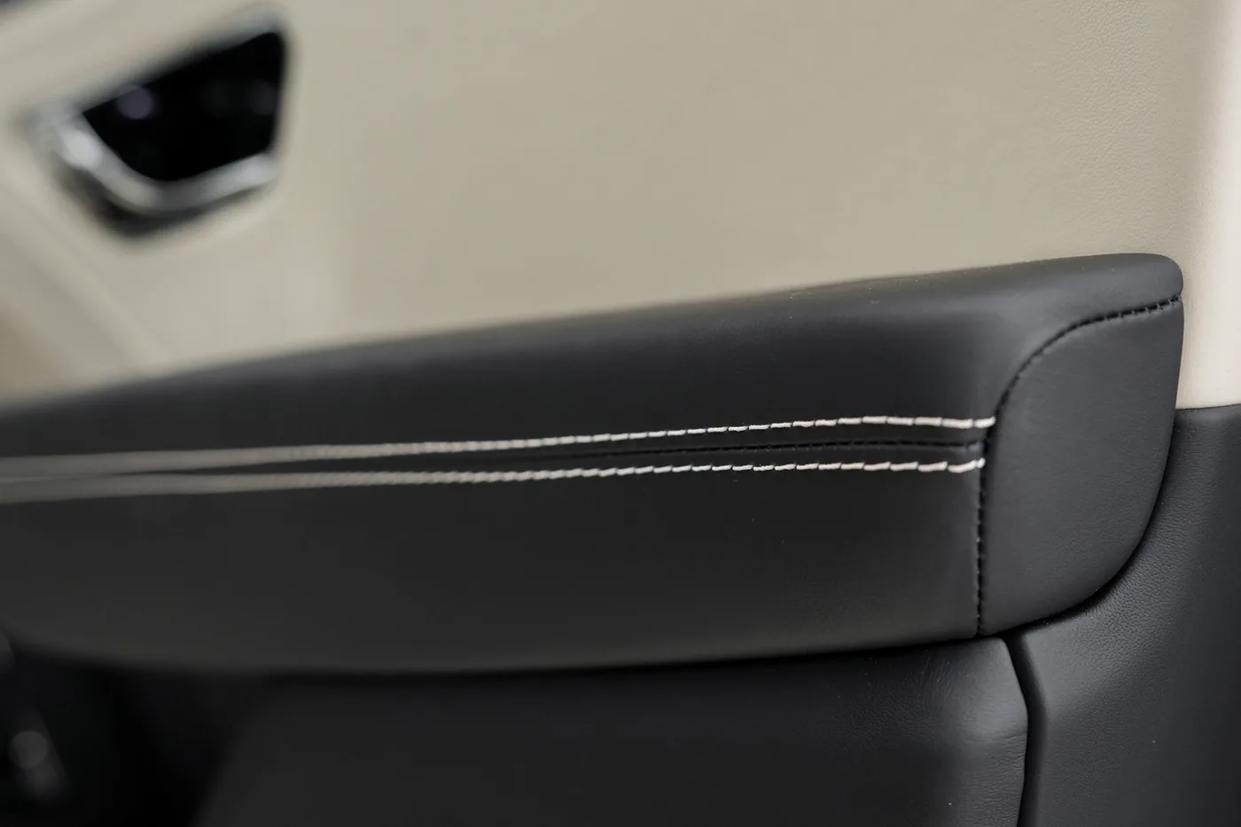 2025 Bentley Flying Spur offered by a franchised dealer group in Hatfield, United Kingdom, photo 20 of 25
