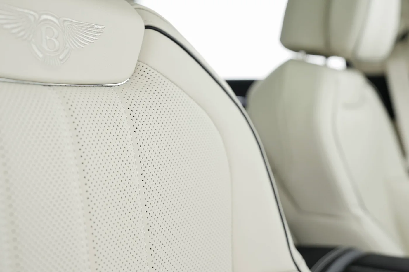 2025 Bentley Flying Spur offered by a franchised dealer group in Hatfield, United Kingdom, photo 23 of 25