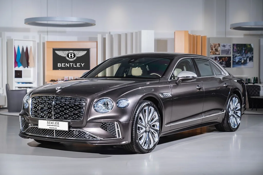 2025 Bentley Flying Spur offered by an authorised dealer in Järfälla, Sweden, main photo