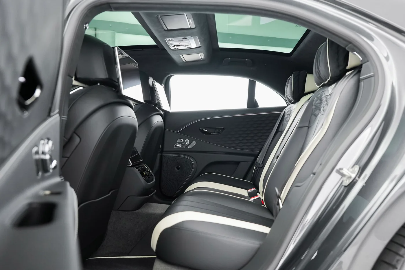 2025 Bentley Flying Spur Speed proposée par un groupe de concessions agréées à Hatfield, Royaume-Uni, photo 23 sur 25