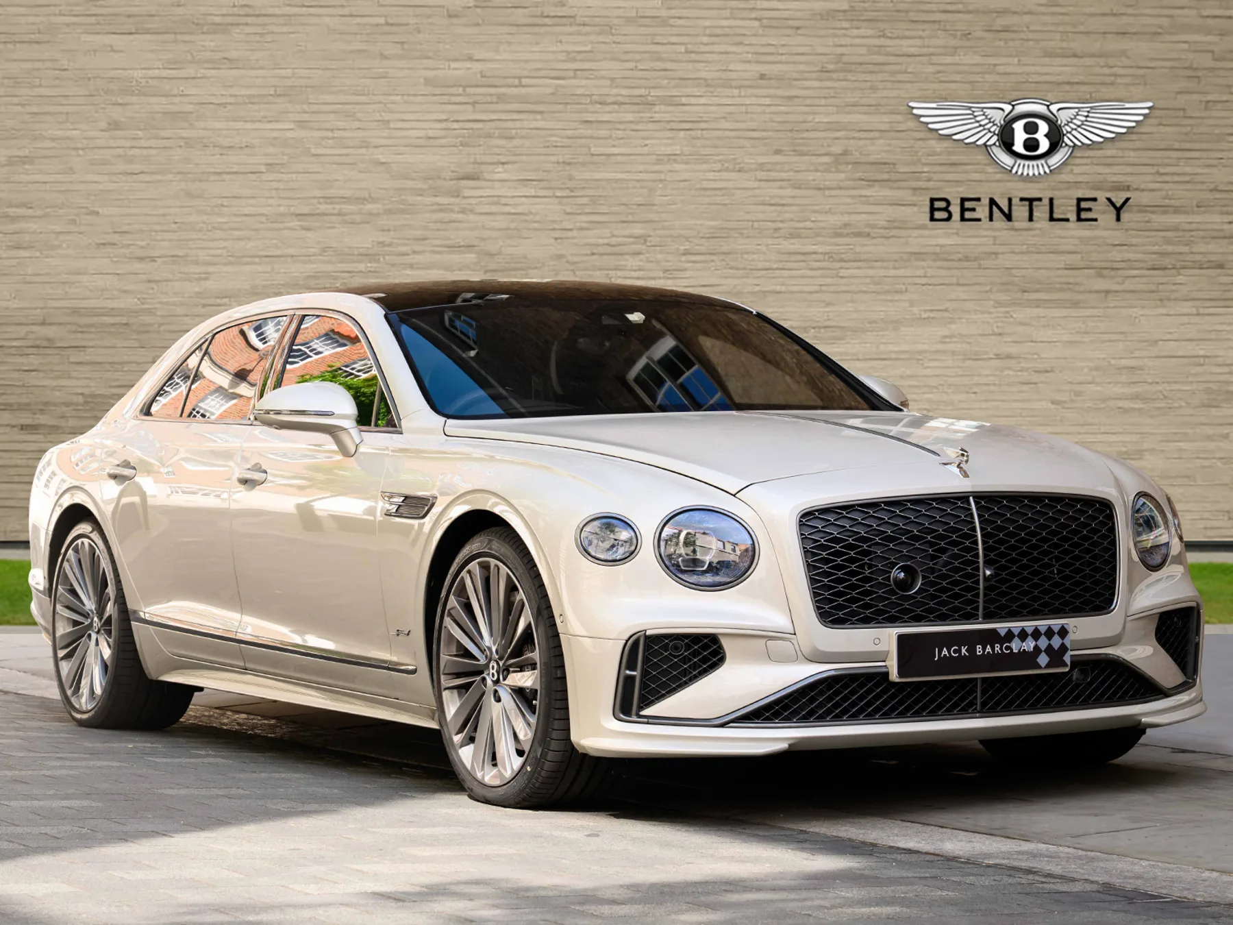 2025 Bentley Flying Spur Speed proposée par un groupe de concessions agréées à London, Royaume-Uni, photo principale