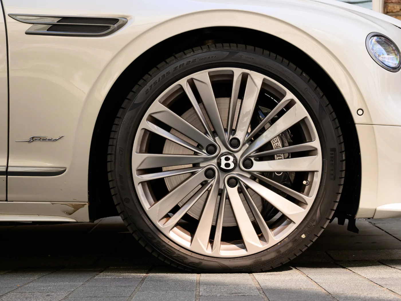 2025 Bentley Flying Spur Speed proposée par un groupe de concessions agréées à London, Royaume-Uni, photo 6 sur 25
