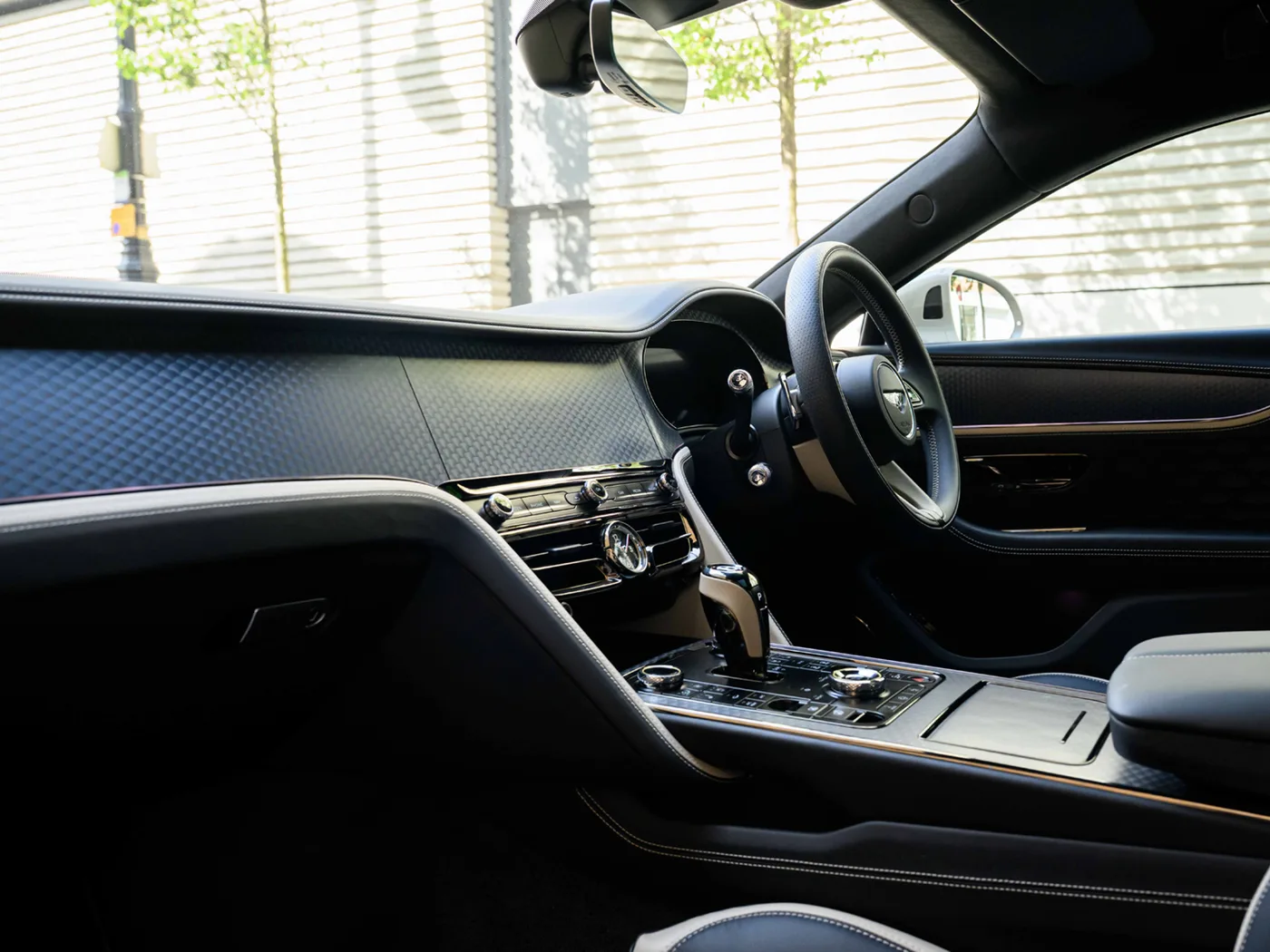 2025 Bentley Flying Spur Speed proposée par un groupe de concessions agréées à London, Royaume-Uni, photo 18 sur 25